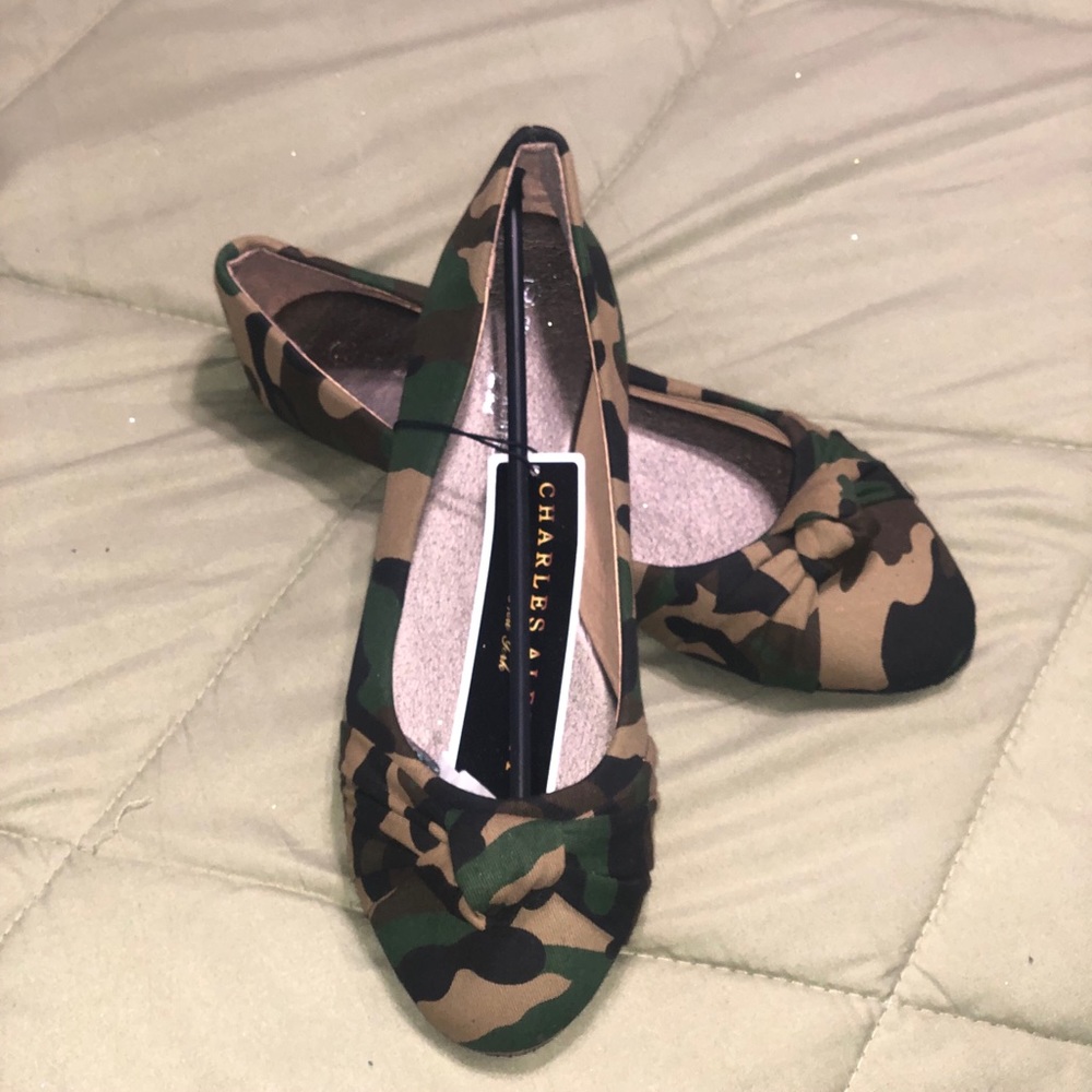 Brand new pair of Charles Albert knotted flats.